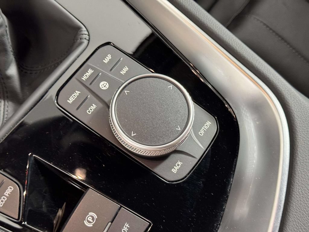 Used 2025 BMW Z4 M40i w/ Edition RWD image 31