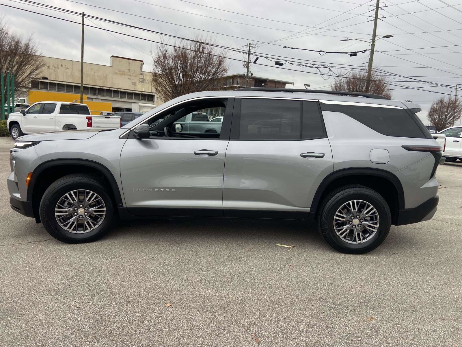 Used 2025 Chevrolet Traverse LT image 27
