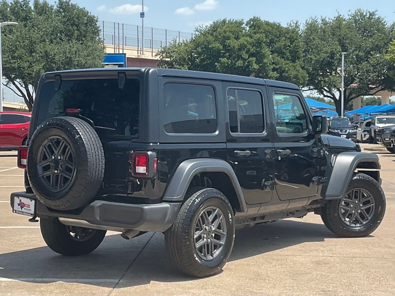 Used 2025 Jeep Wrangler Unlimited Sport AWD/4WD image 4