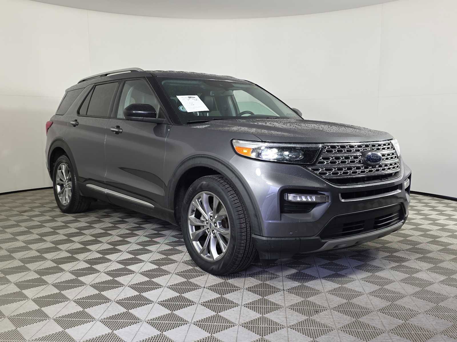Used 2022 Ford Explorer Limited image 2