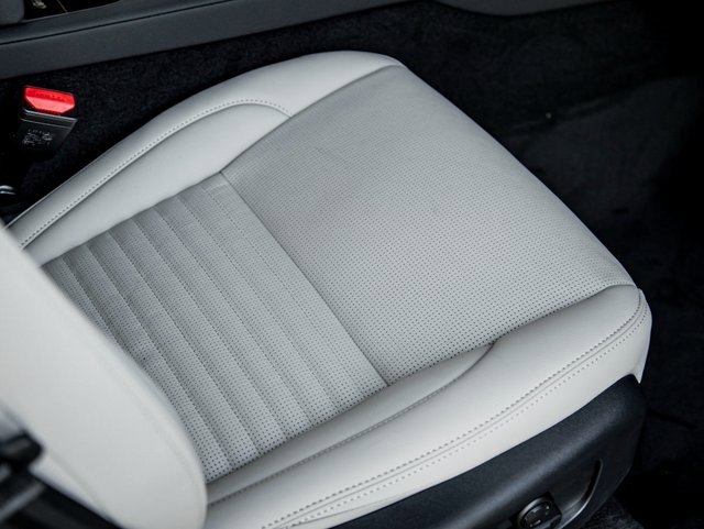 Used 2024 Land Rover Discovery Sport S image 28