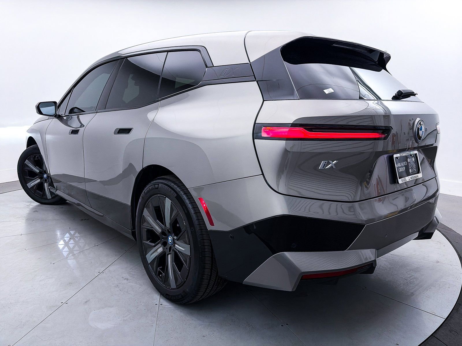 Used 2023 BMW iX xDrive50 w/ Sport Package image 2