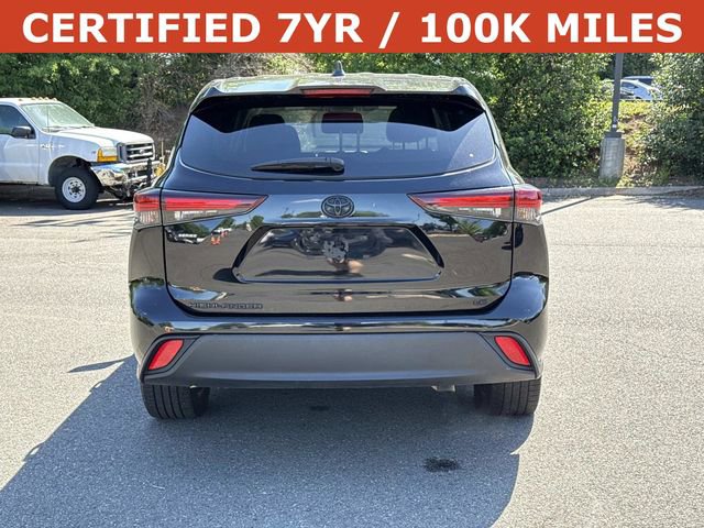 Used 2024 Toyota Highlander LE FWD image 3