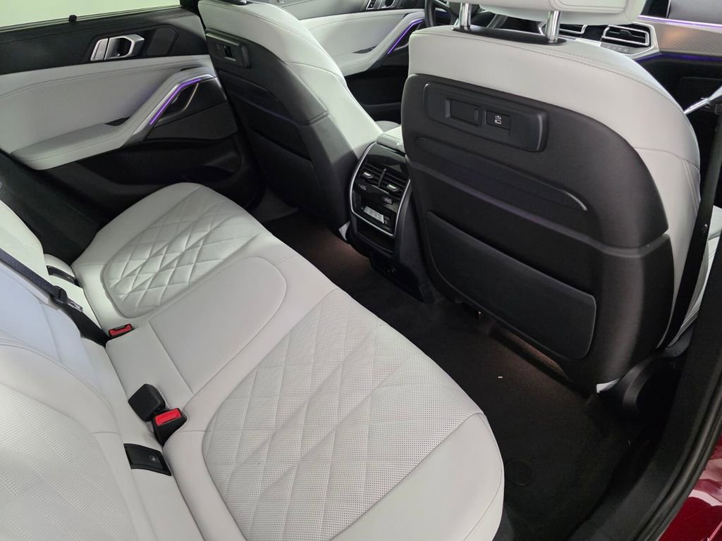 Used 2023 BMW X6 xDrive40i w/ Executive Package image 28
