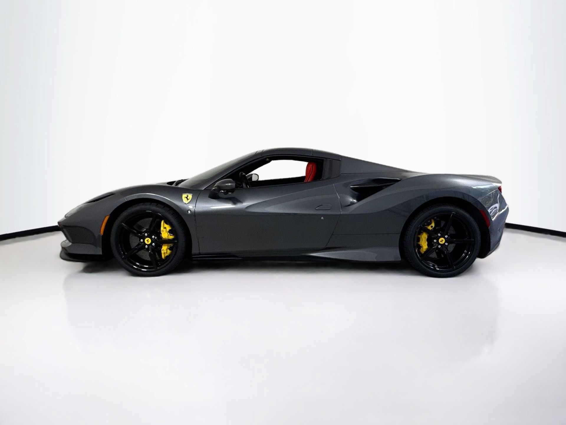 Certified 2022 Ferrari F8 Tributo RWD image 4