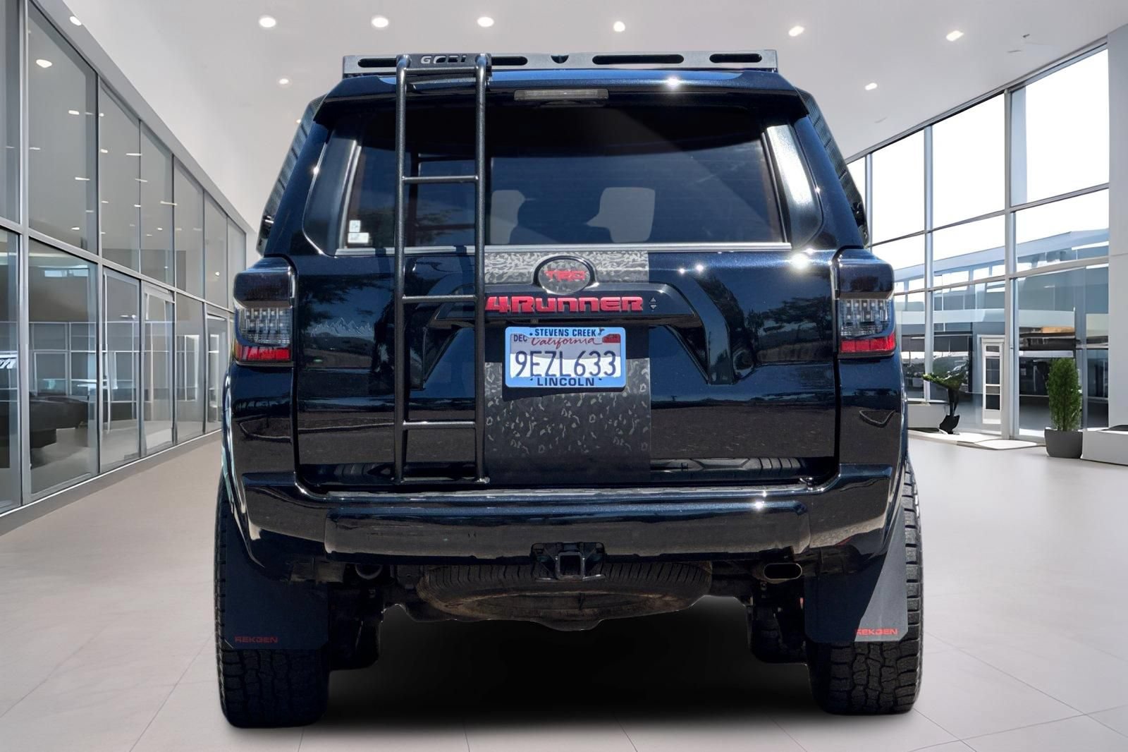 Used 2021 Toyota 4Runner TRD Off-Road Premium w/ Moonroof Package AWD/4WD image 5
