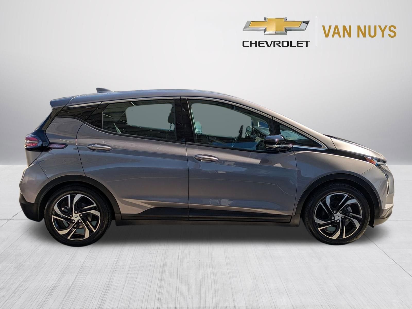 Used 2023 Chevrolet Bolt LT FWD image 4