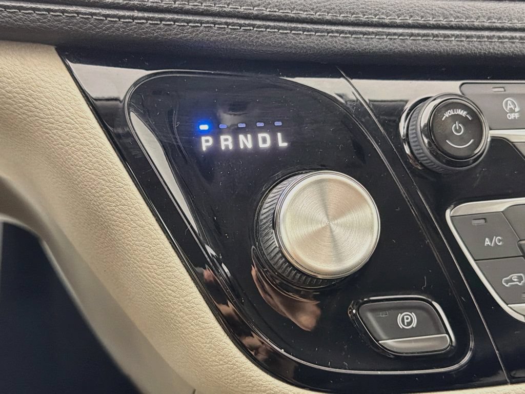 Used 2019 Chrysler Pacifica Limited FWD image 17