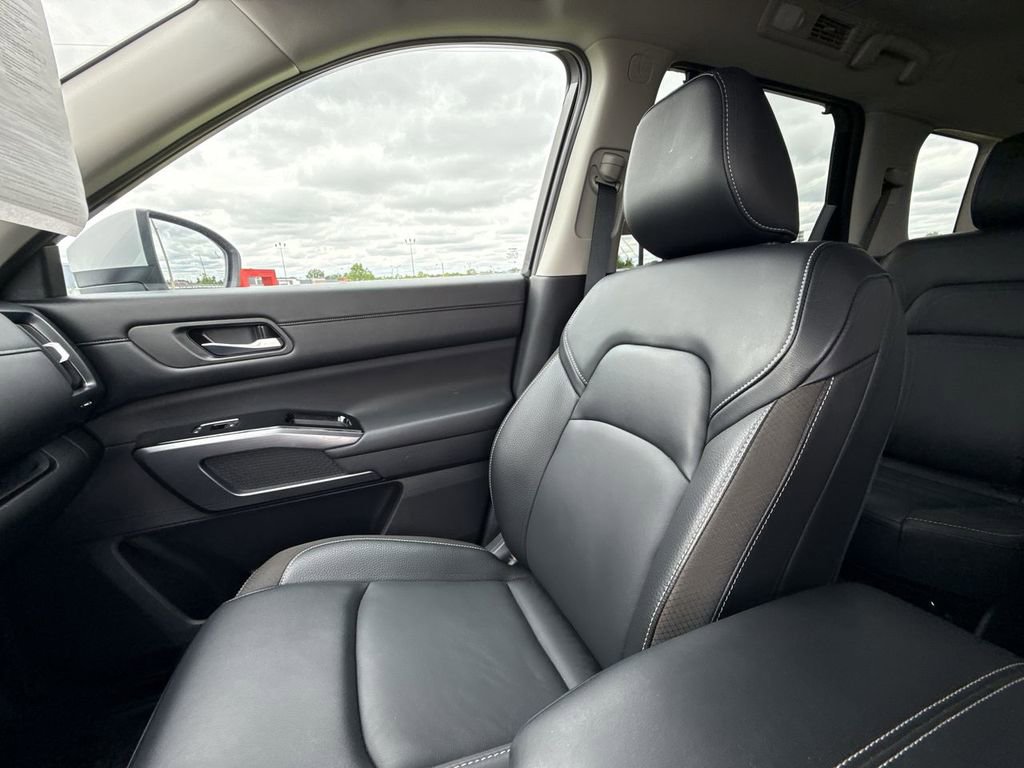 Used 2024 Nissan Pathfinder SL w/ SL Premium Package AWD/4WD image 33