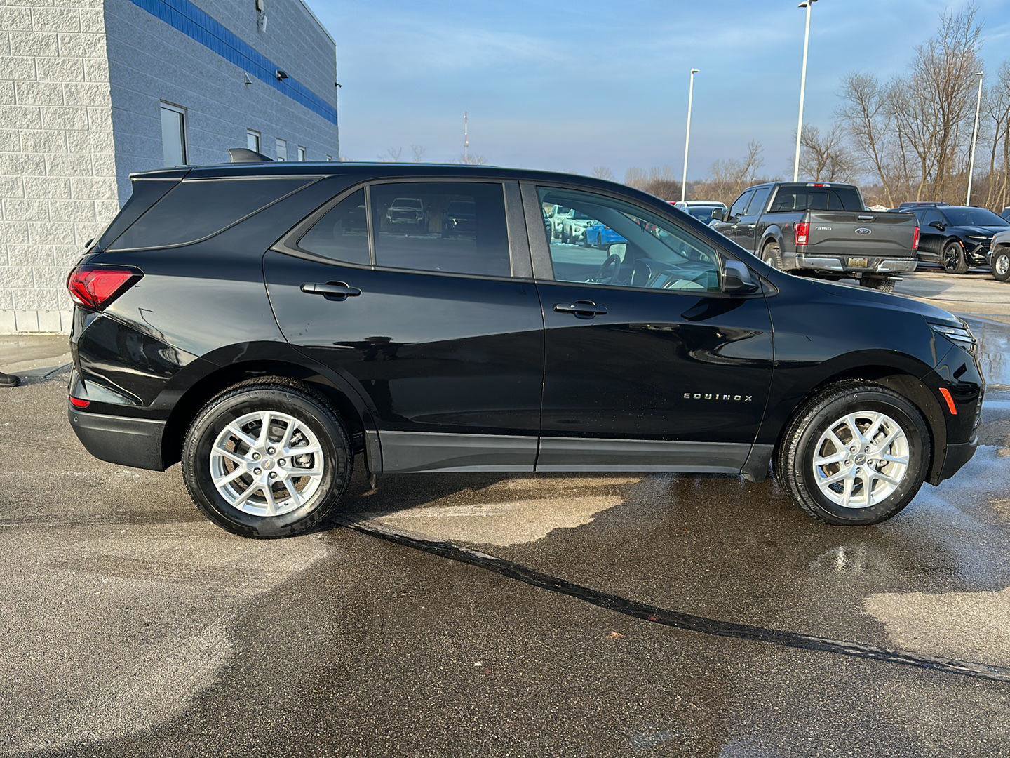 Used 2024 Chevrolet Equinox LS w/ LS Convenience Package image 9