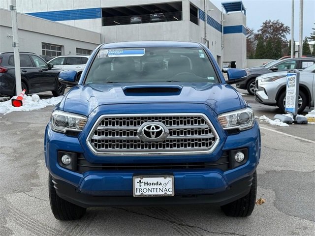 Used 2016 Toyota Tacoma TRD Sport image 9