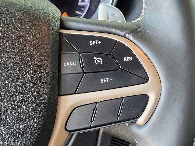 Used 2017 Jeep Grand Cherokee Limited image 25