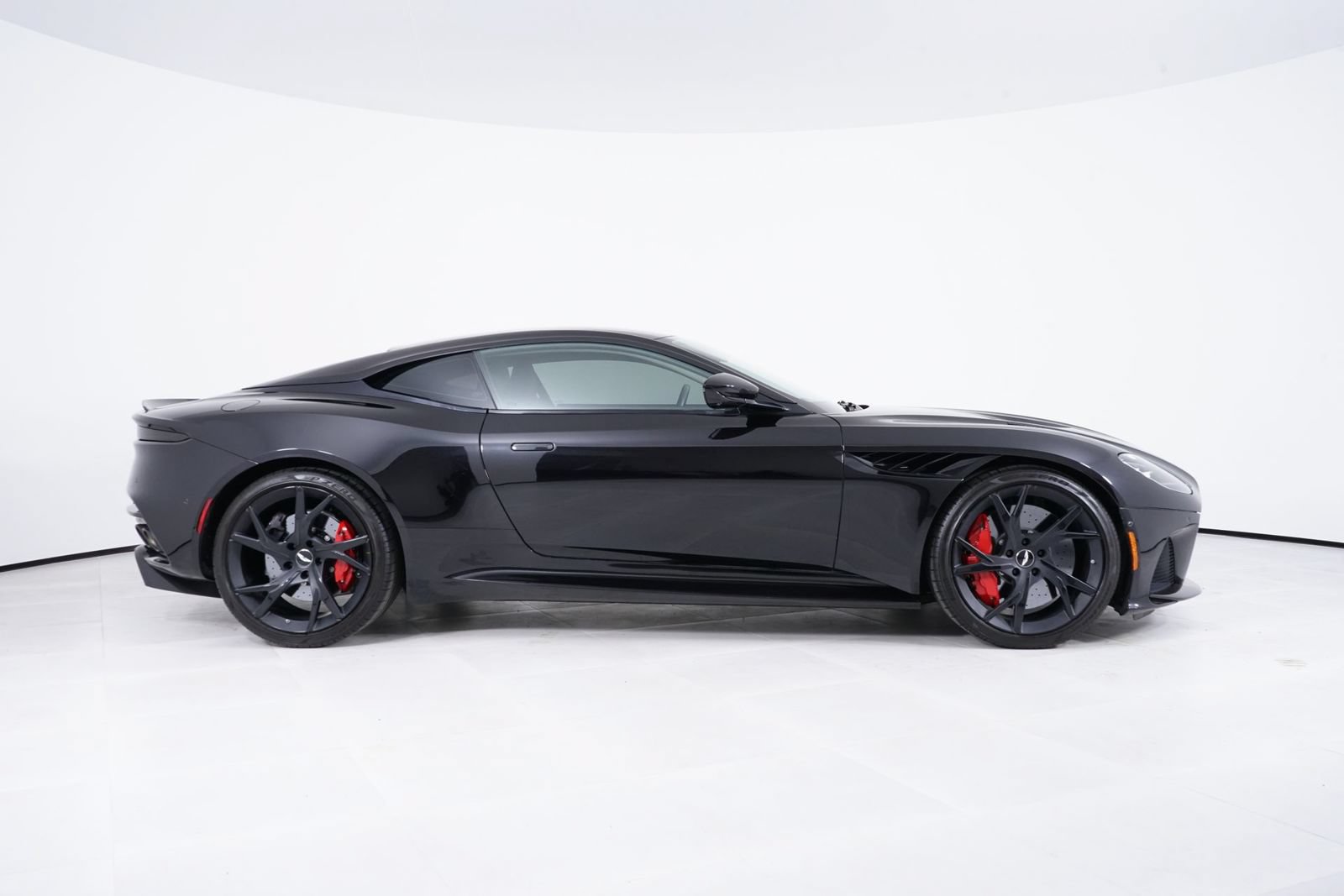 Used 2019 Aston Martin DBS Superleggera RWD image 8