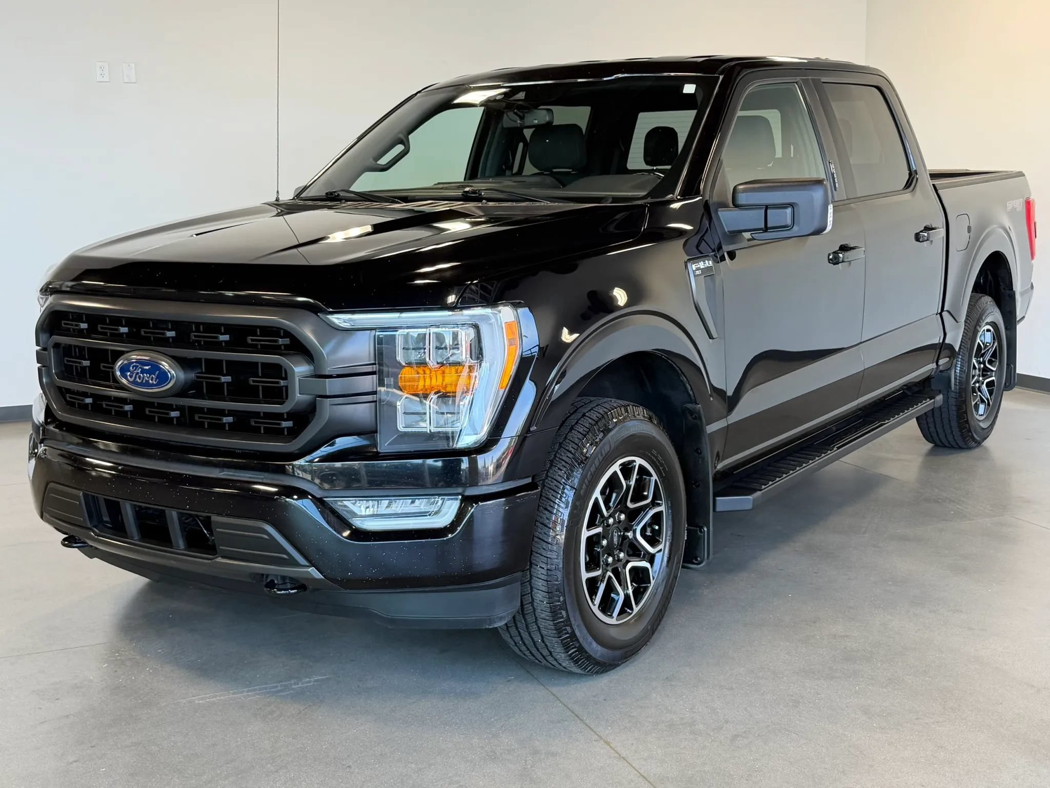 Used 2021 Ford F150 XLT w/ Equipment Group 302A High AWD/4WD image 3