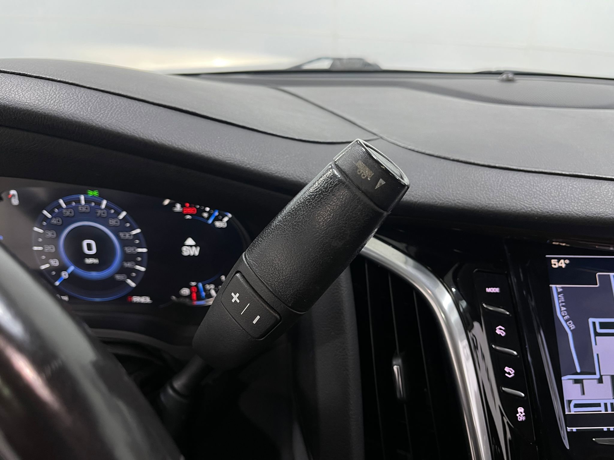 Used 2020 Cadillac Escalade ESV Premium Luxury AWD/4WD image 29