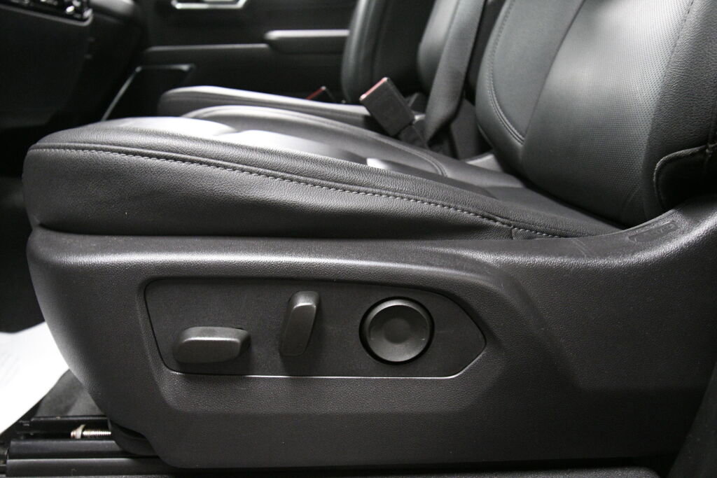 Used 2024 GMC Sierra 1500 SLT AWD/4WD image 11
