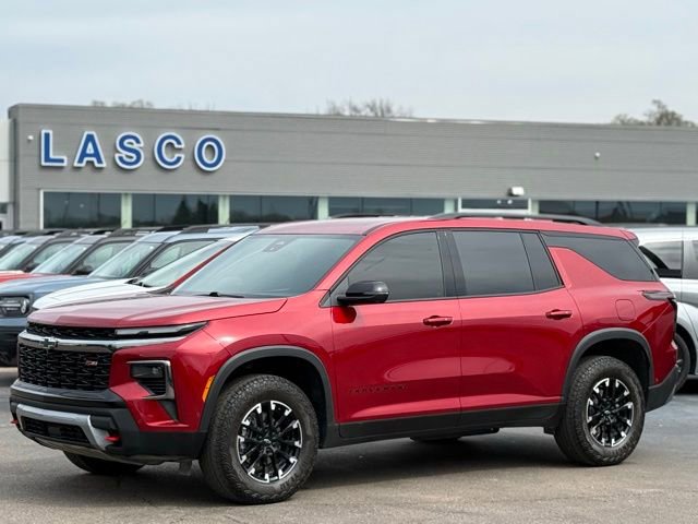 Used 2025 Chevrolet Traverse Z71 w/ Enhanced Driving Package AWD/4WD image 1