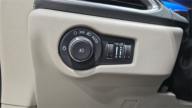 Used 2024 Chrysler Pacifica Limited image 23