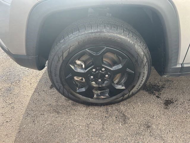 Used 2023 Jeep Compass Trailhawk image 40