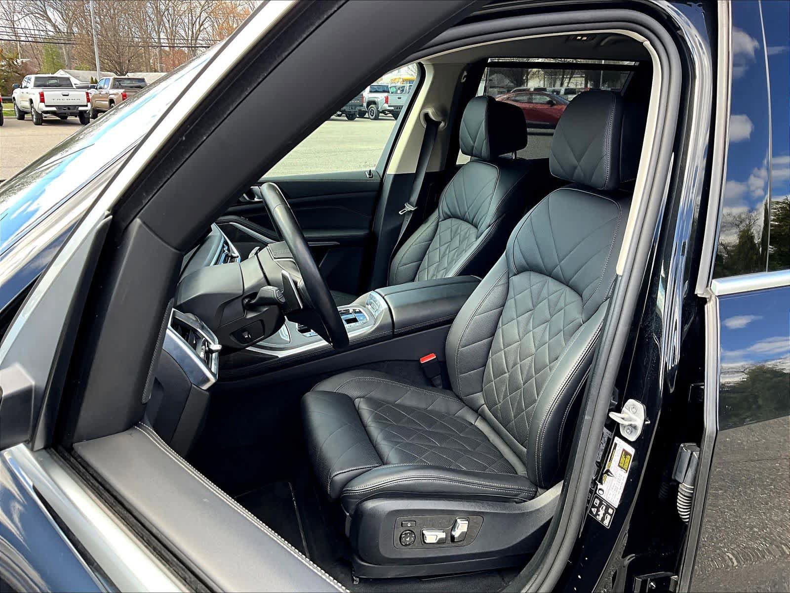 Used 2025 BMW X7 xDrive40i AWD/4WD image 10