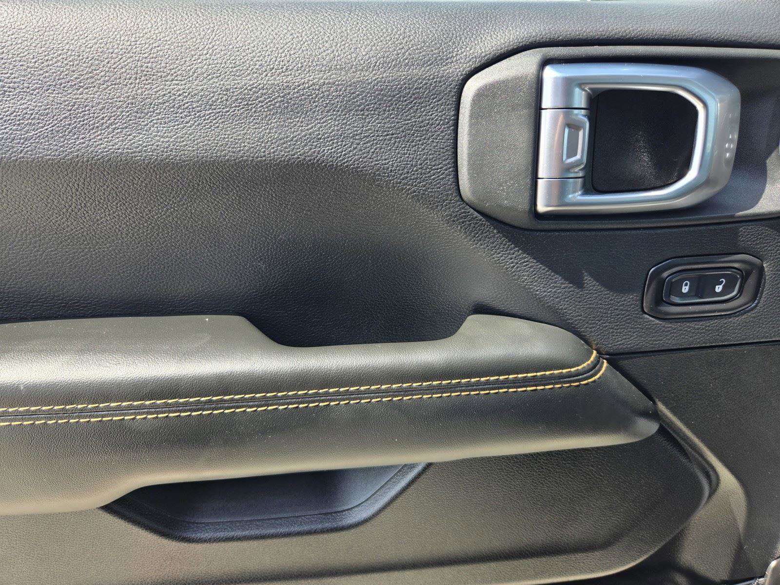 Certified 2025 Jeep Wrangler Sahara w/ Safety Group image 19