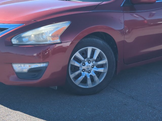 Used 2014 Nissan Altima 2.5 S w/ Display Audio Package FWD image 2