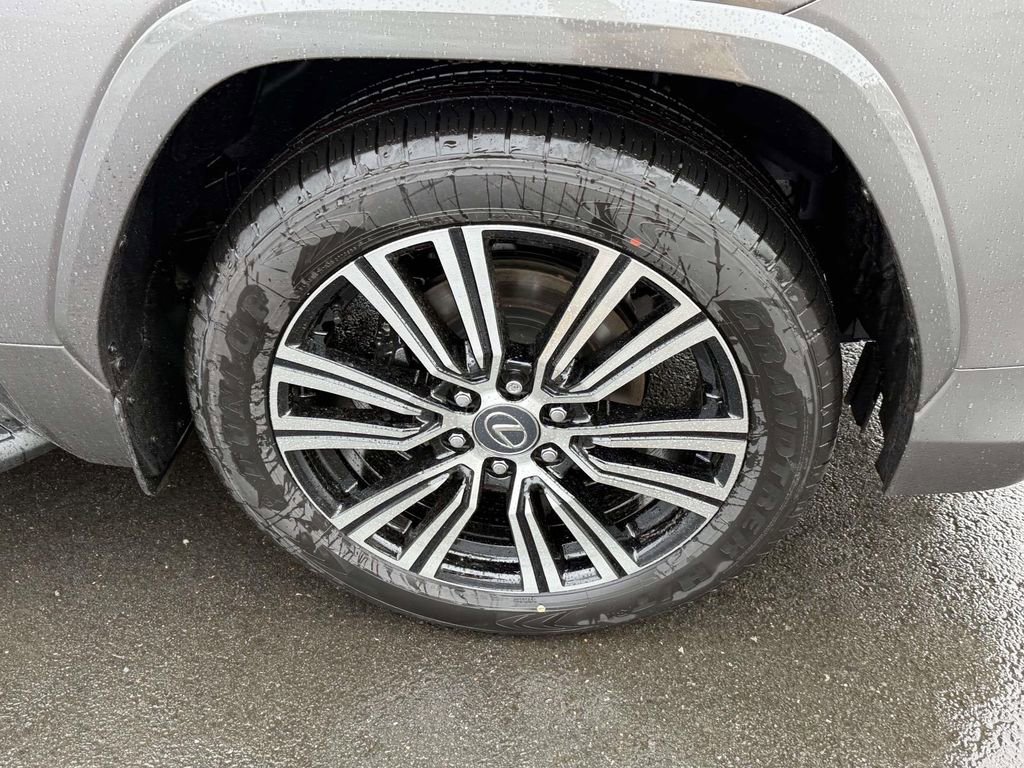 Used 2026 Lexus LX 600 4WD w/ Accessory Package (2T) image 7