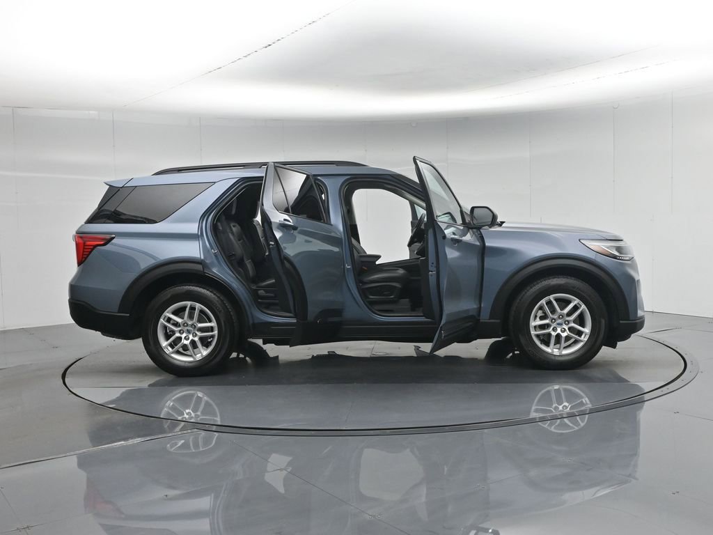 Used 2025 Ford Explorer Active w/ Active Comfort Package image 5