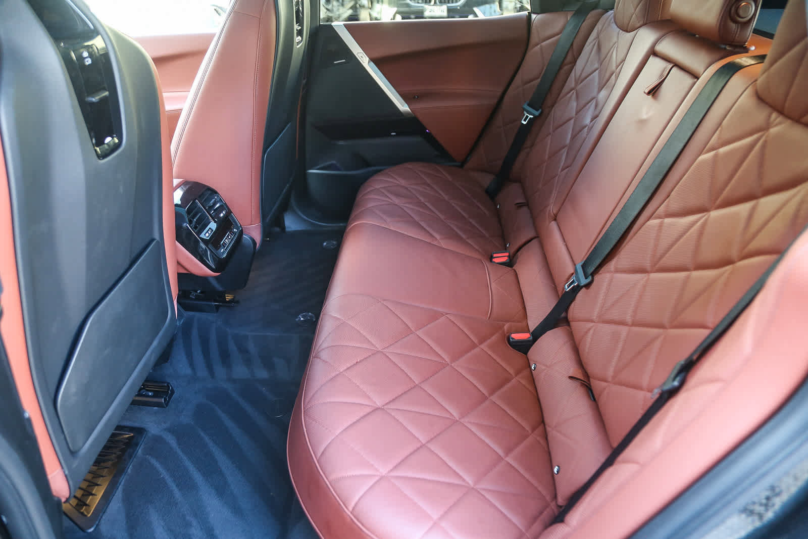 Used 2025 BMW iX xDrive50 image 14