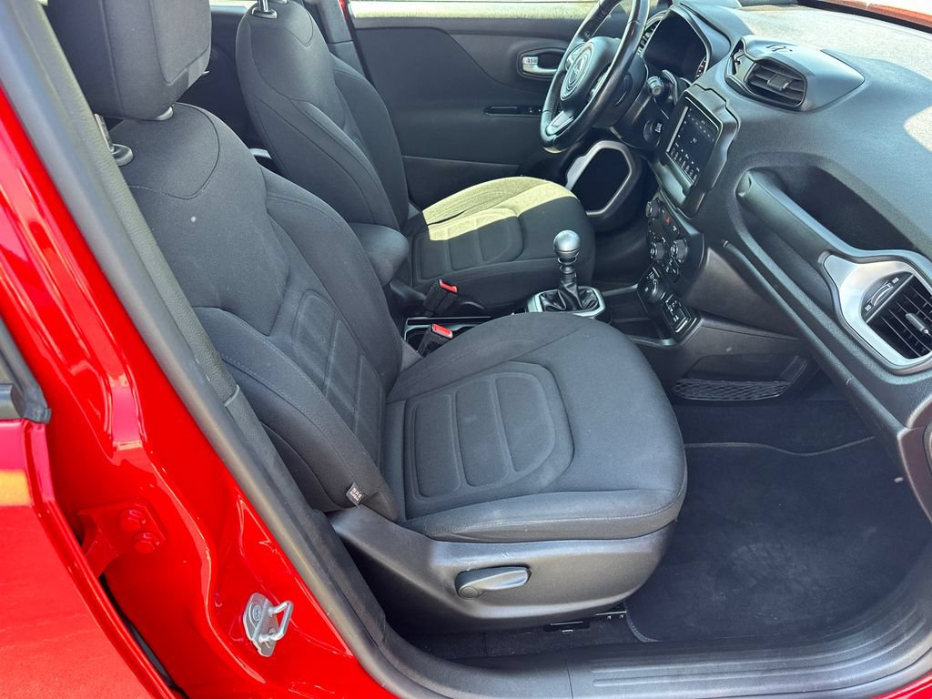 Used 2018 Jeep Renegade Latitude AWD/4WD image 13