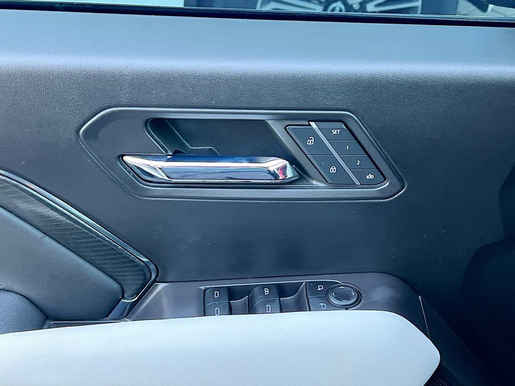 Used 2023 GMC Canyon AT4X image 18