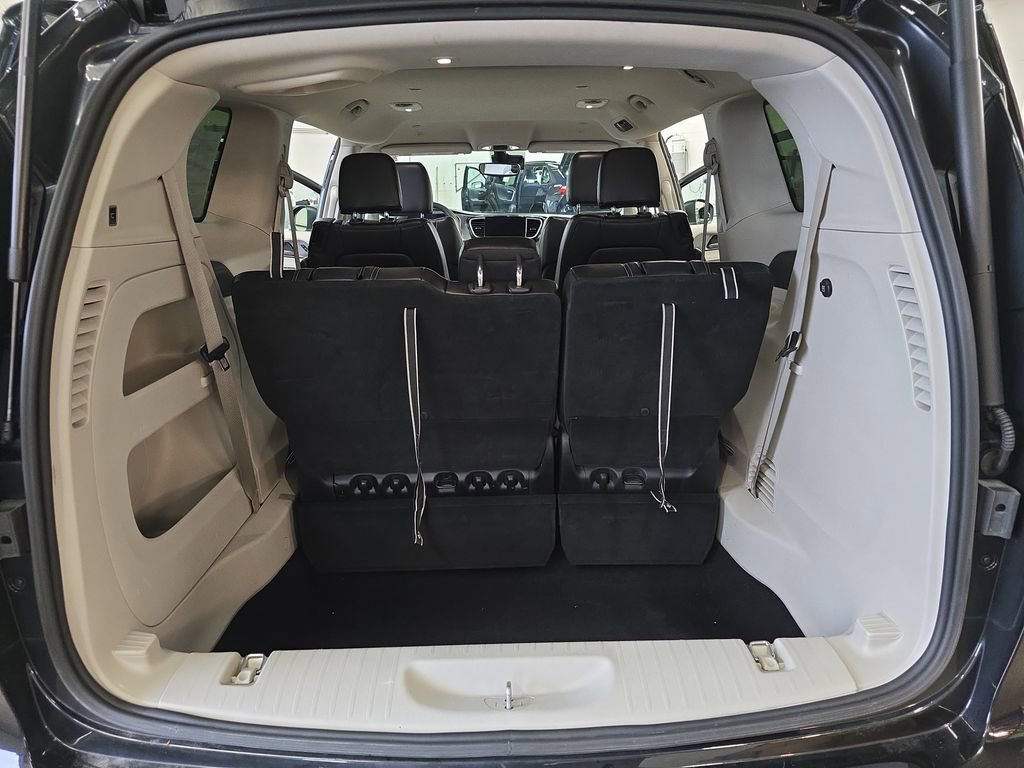 Certified 2023 Chrysler Pacifica Touring-L FWD image 13