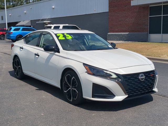 Used 2023 Nissan Altima 2.5 SR w/ SR Premium Package FWD image 1