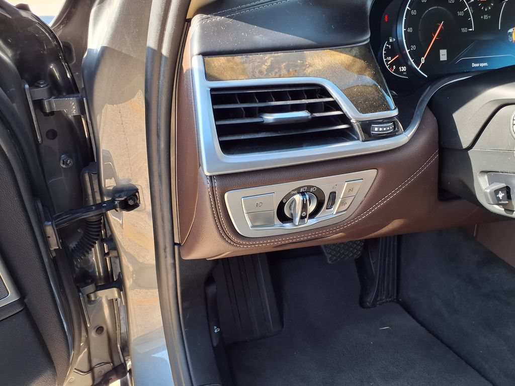 Used 2018 BMW 740i RWD image 23