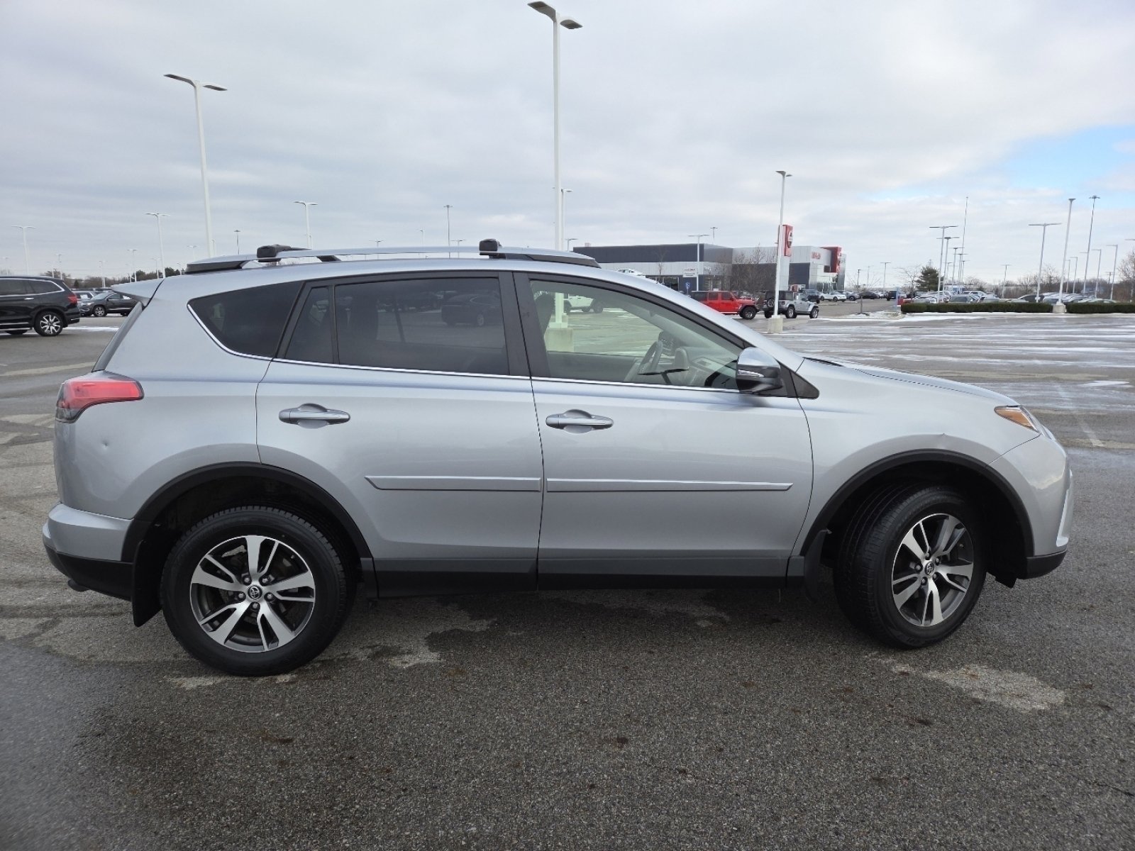 Used 2018 Toyota RAV4 XLE image 20