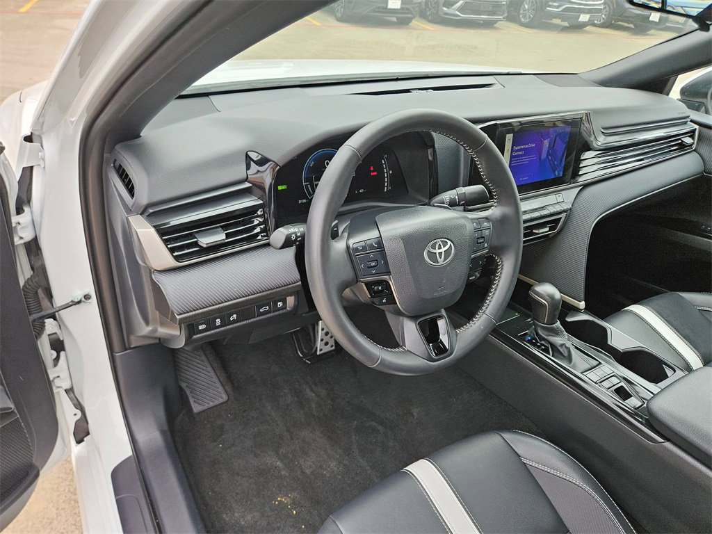 Used 2025 Toyota Camry SE image 13