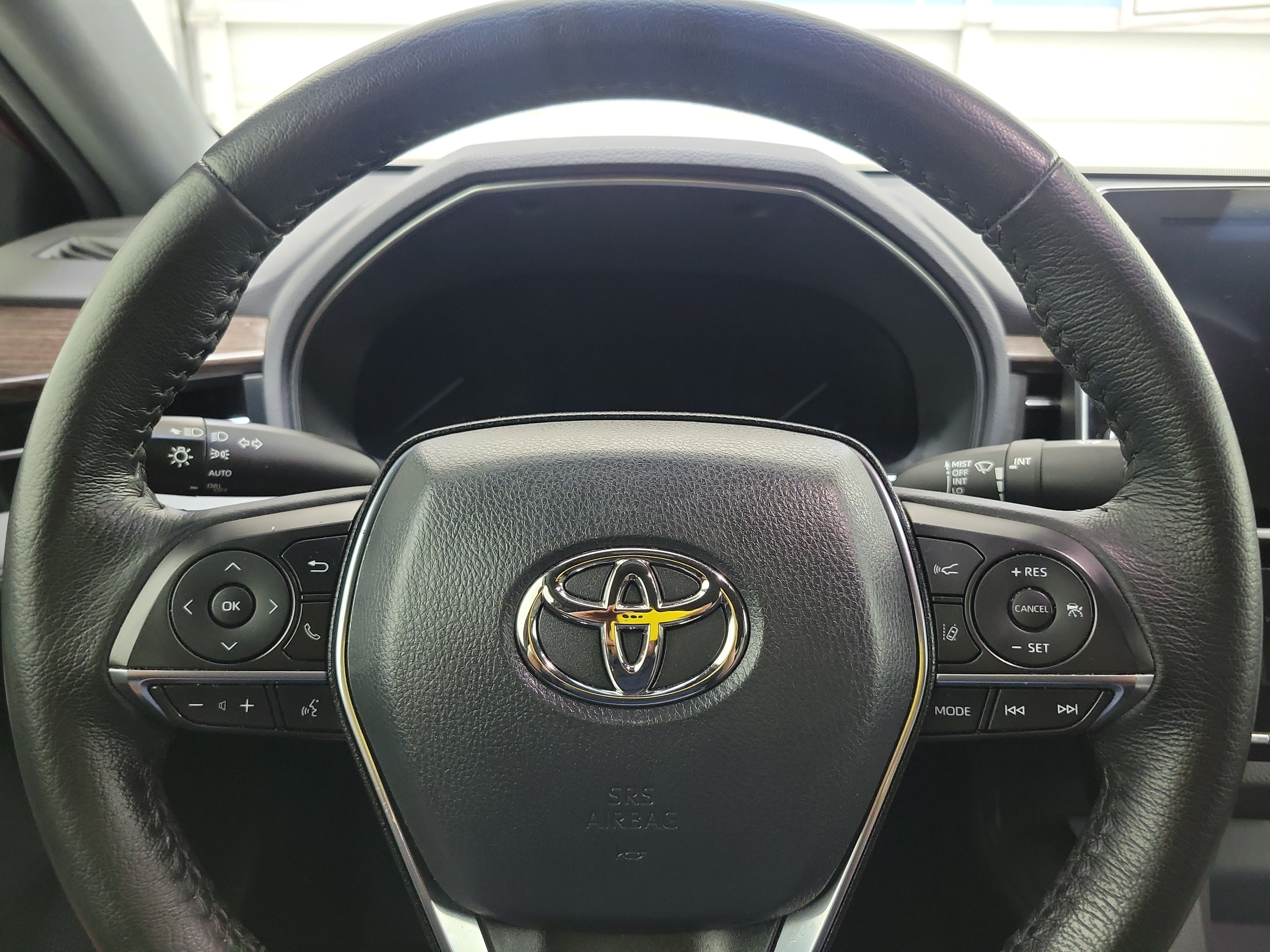 Certified 2022 Toyota Avalon XLE w/ Moonroof Package FWD image 21