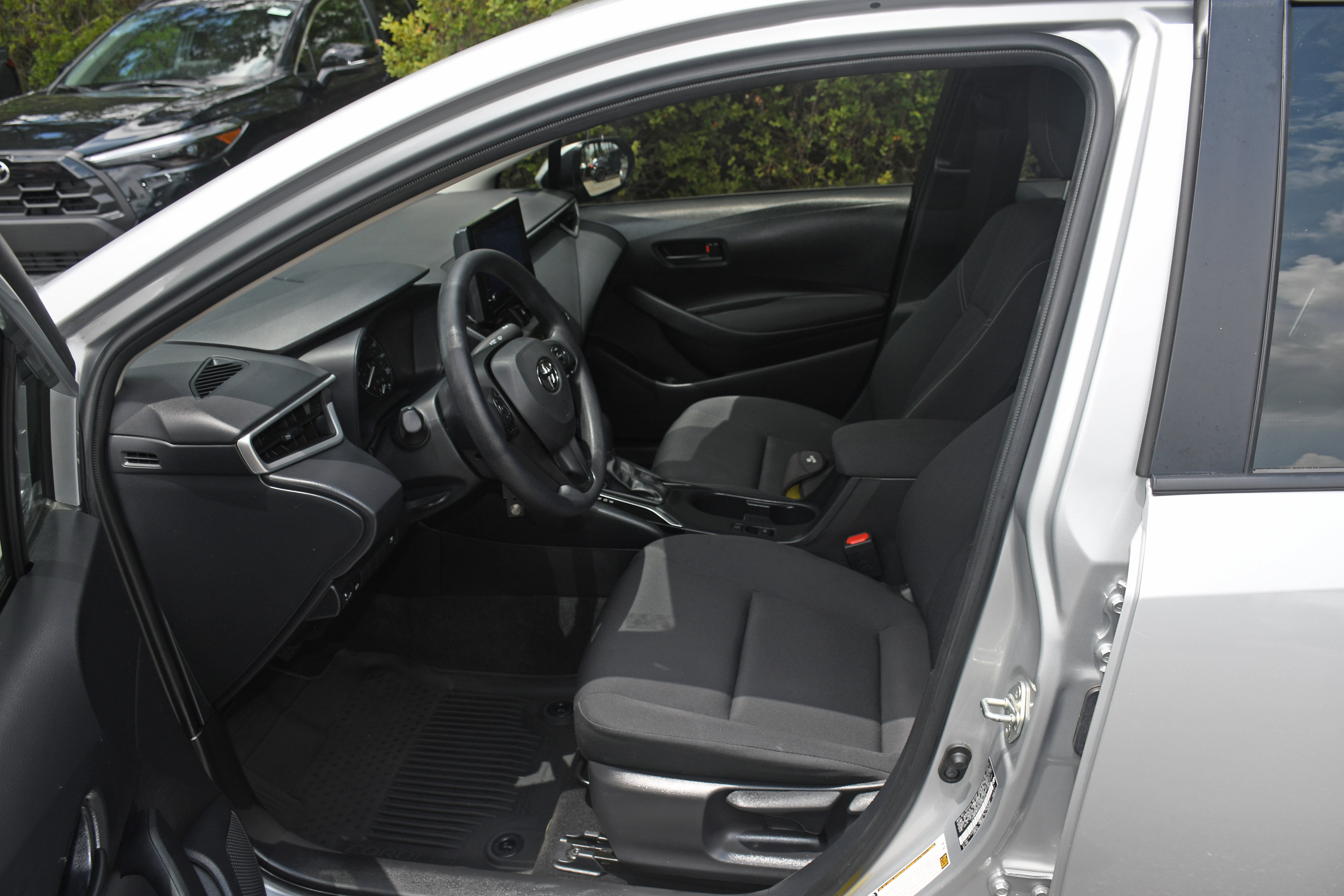 Certified 2025 Toyota Corolla LE FWD image 7
