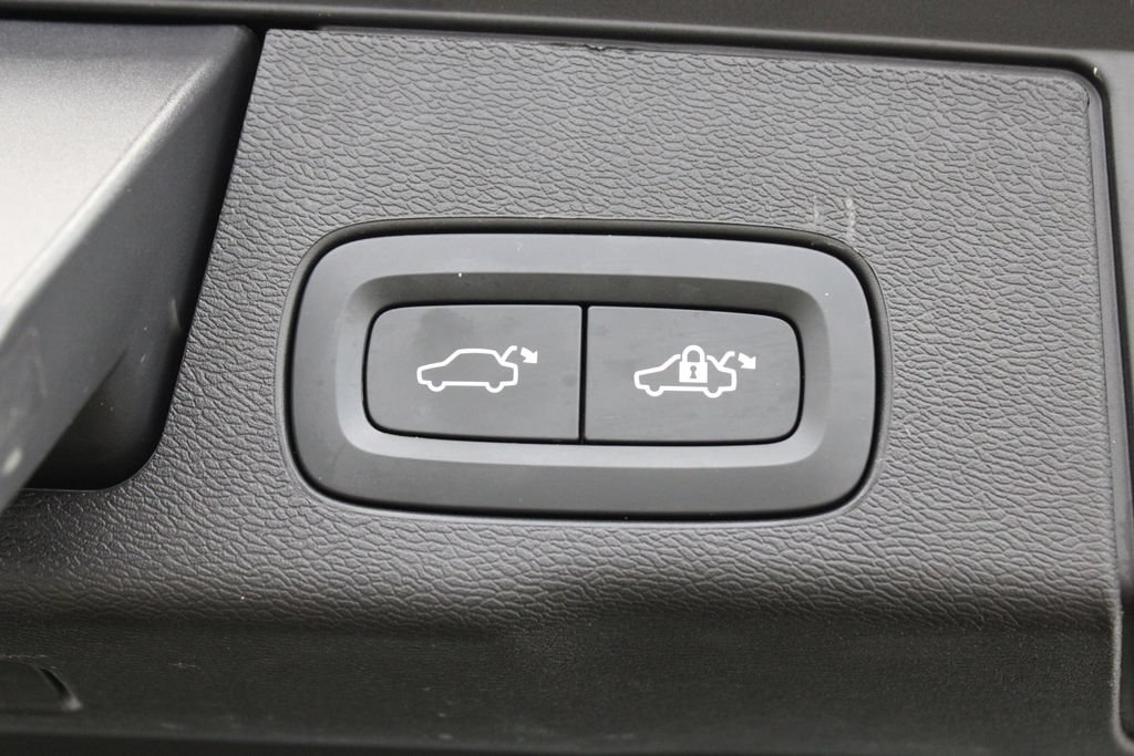 Used 2024 Volvo XC60 B5 Core AWD/4WD image 32