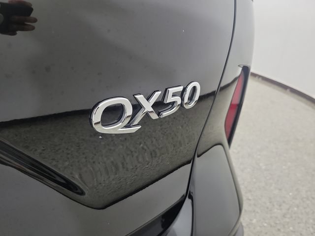 Certified 2025 INFINITI QX50 Luxe AWD/4WD image 6