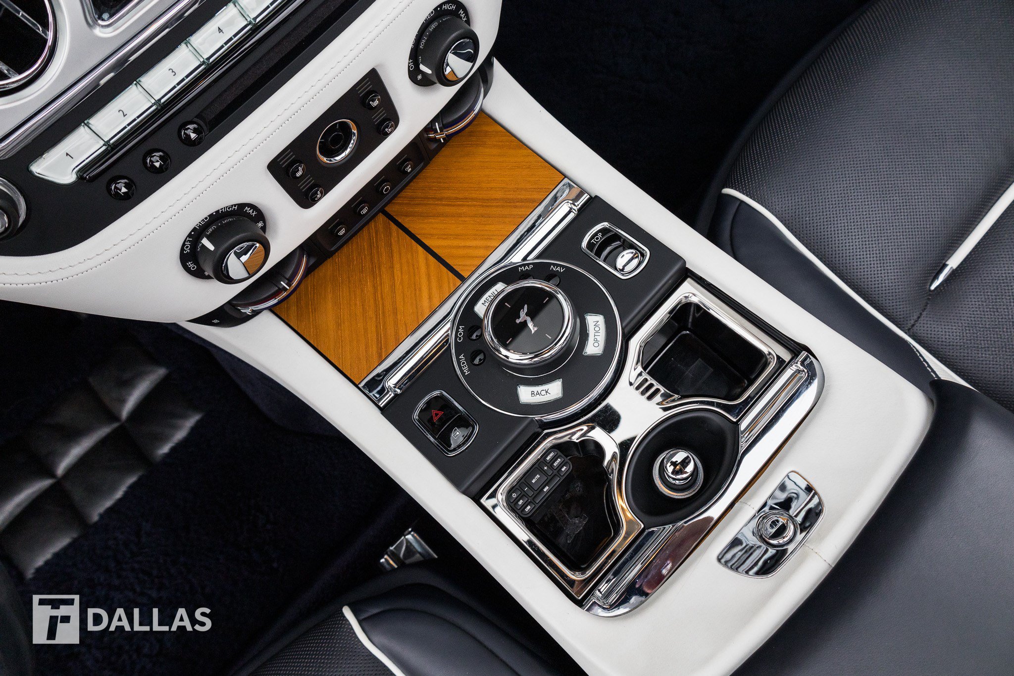 Used 2019 Rolls-Royce Dawn RWD image 27