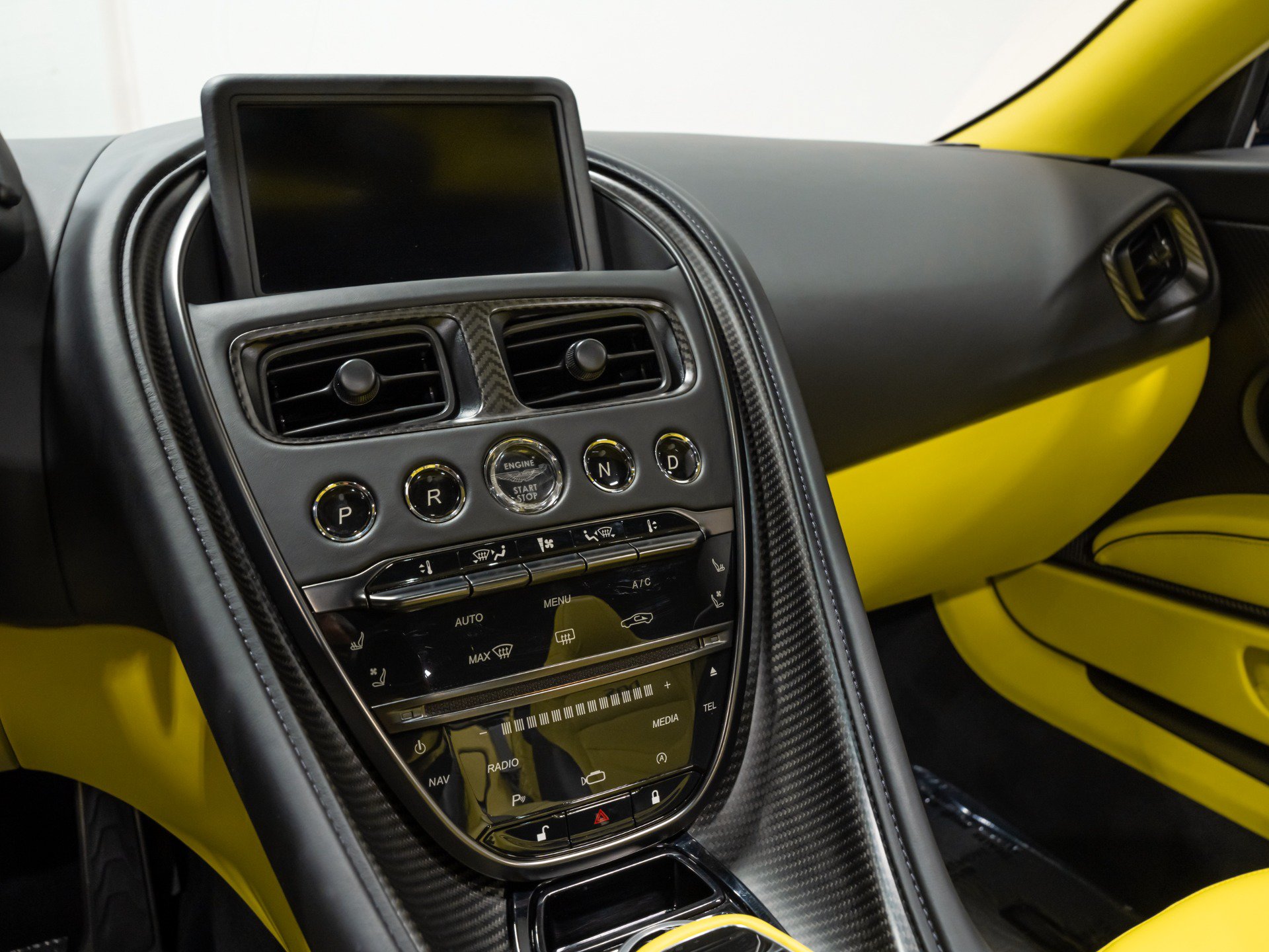 Used 2023 Aston Martin DBS Coupe RWD image 93
