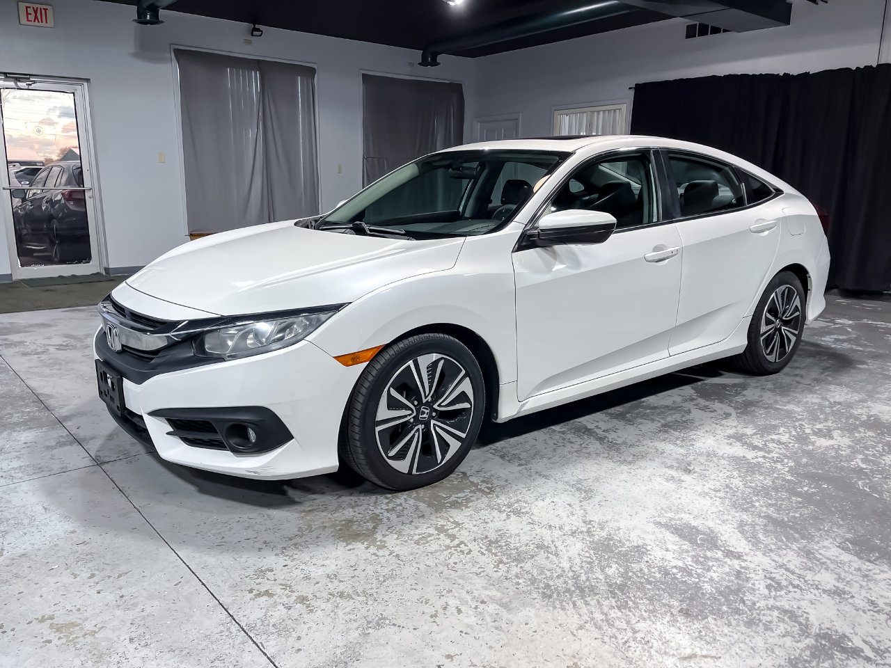 Used 2016 Honda Civic EX-T image 4