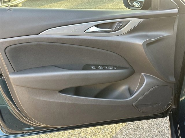 Used 2018 Buick Regal Preferred image 20