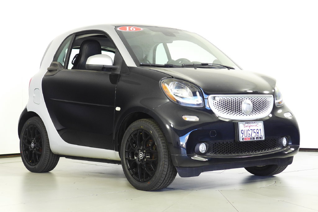 Used 2016 smart fortwo Proxy RWD image 4