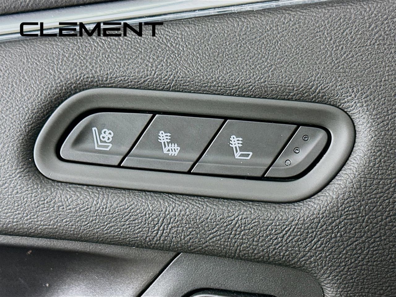 Used 2021 Cadillac Escalade ESV Premium Luxury w/ Driver Assist Tech Package AWD/4WD image 23