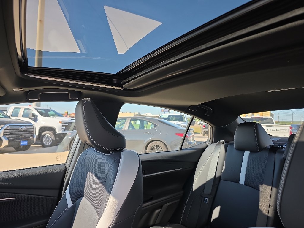 Used 2025 Toyota Camry SE w/ Convenience Package image 8