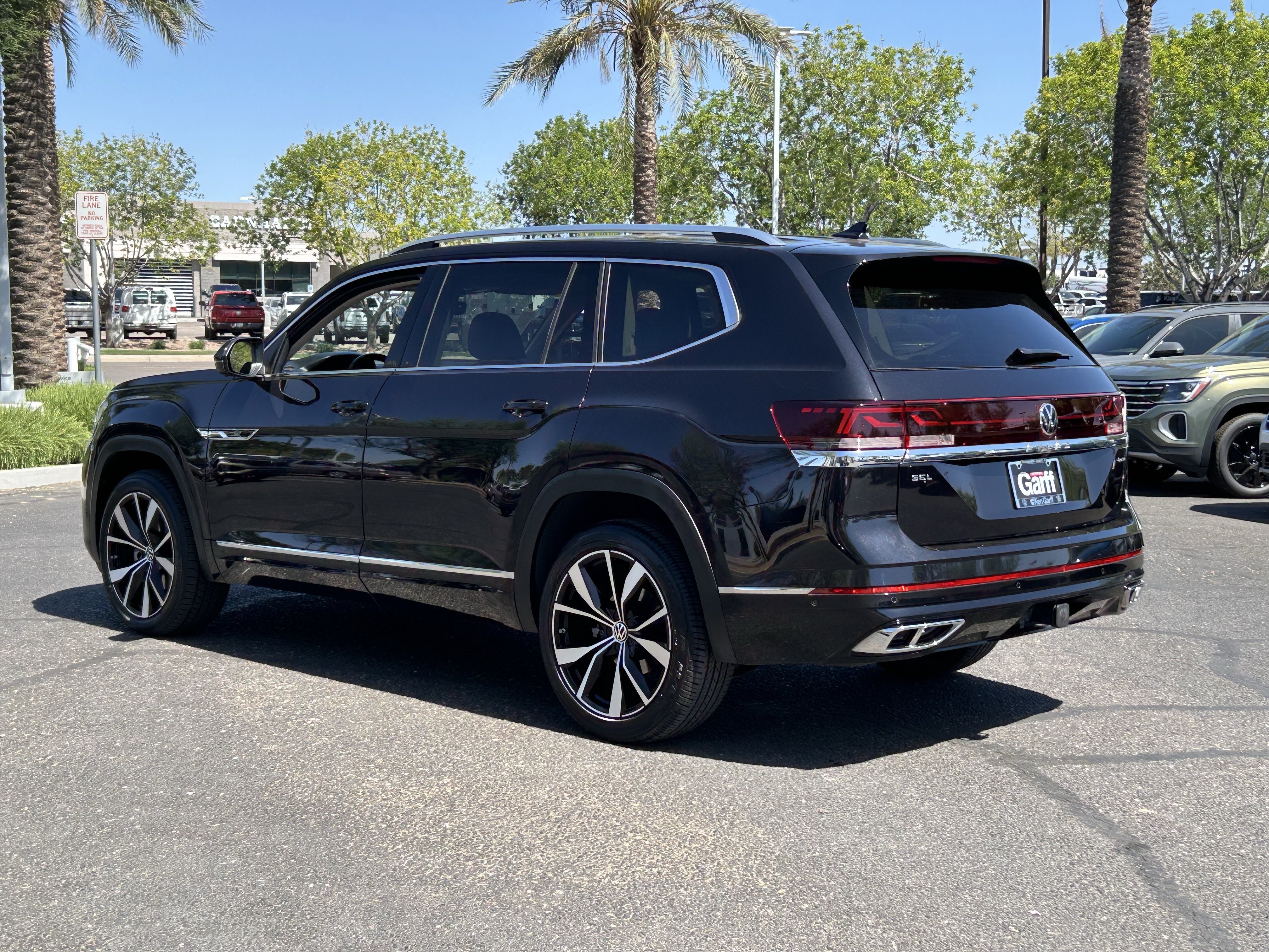 Used 2024 Volkswagen Atlas SEL Premium R-Line AWD/4WD image 3