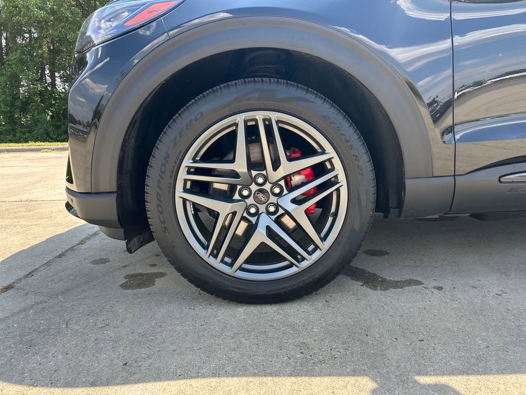 Used 2025 Ford Explorer ST-Line w/ ST-Line Street Pack AWD/4WD image 19
