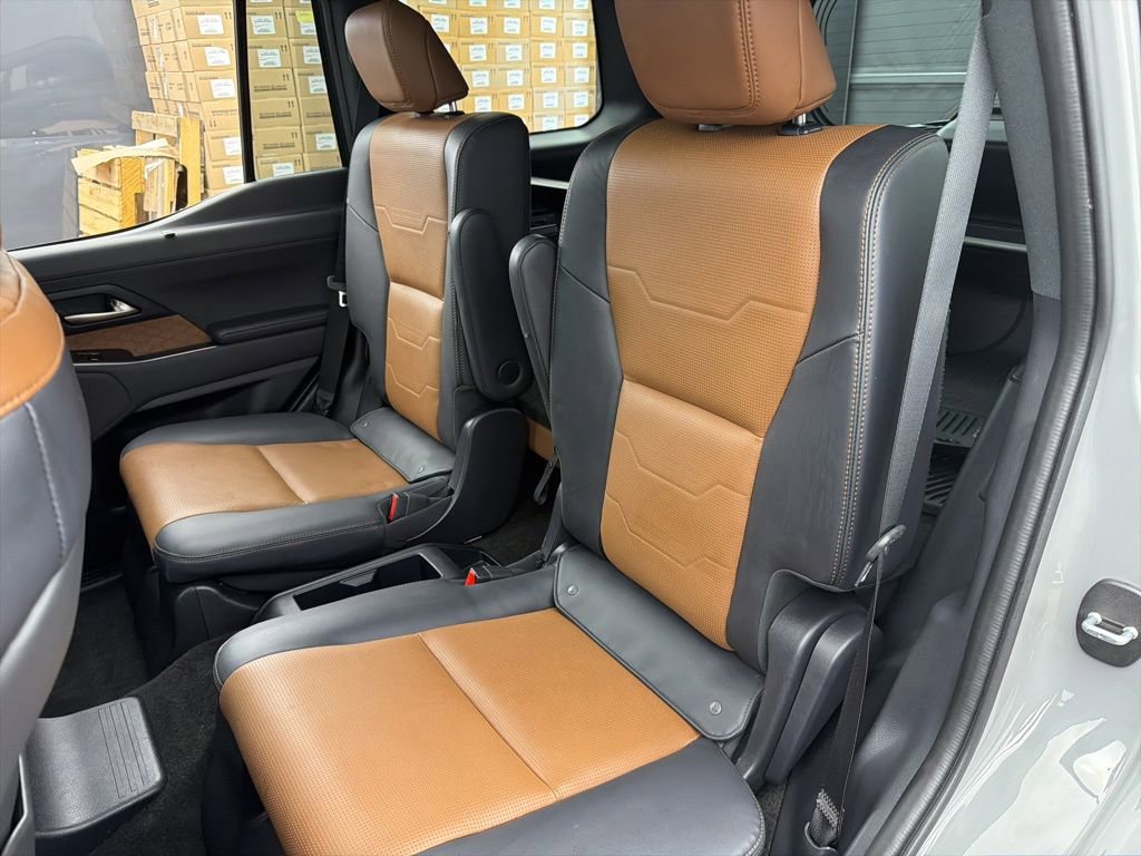 Used 2024 Lexus GX 550 w/ Accessory Package (2T) AWD/4WD image 22